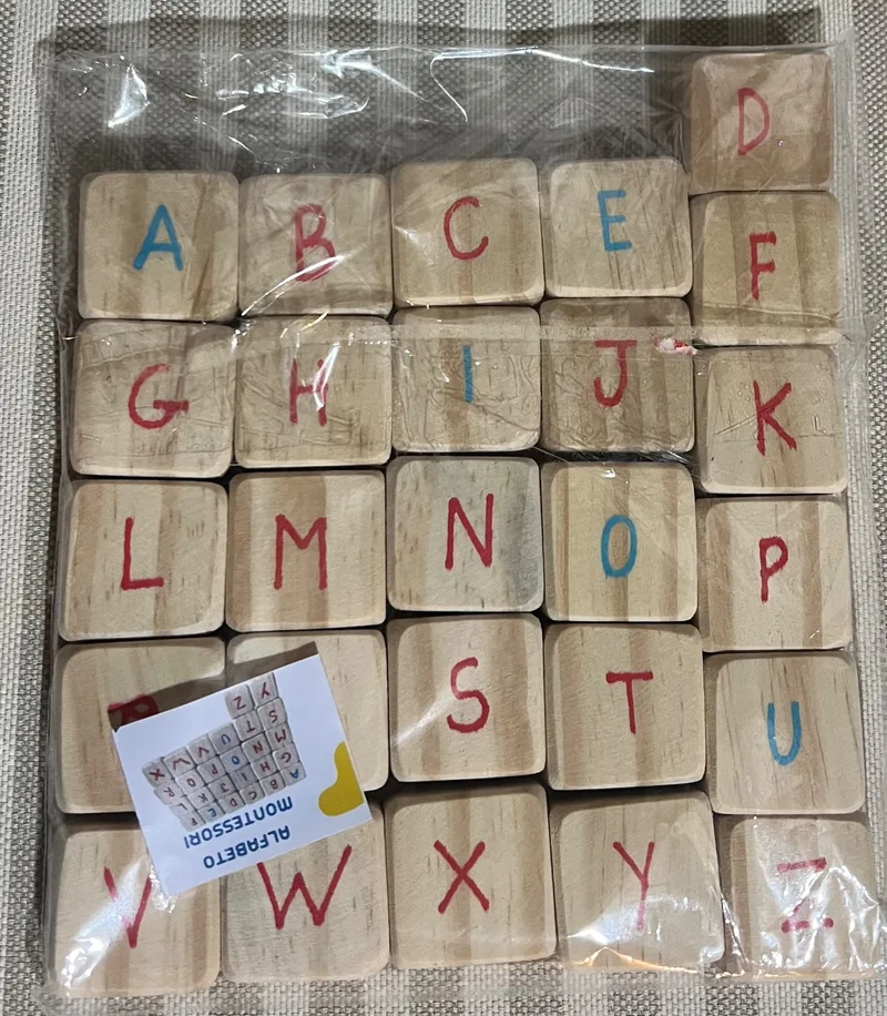 Abecedario en mayúscula de madera